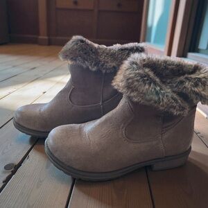 Candie’s Women's Fur-Lined Brown Ankle Boots SIZE 9